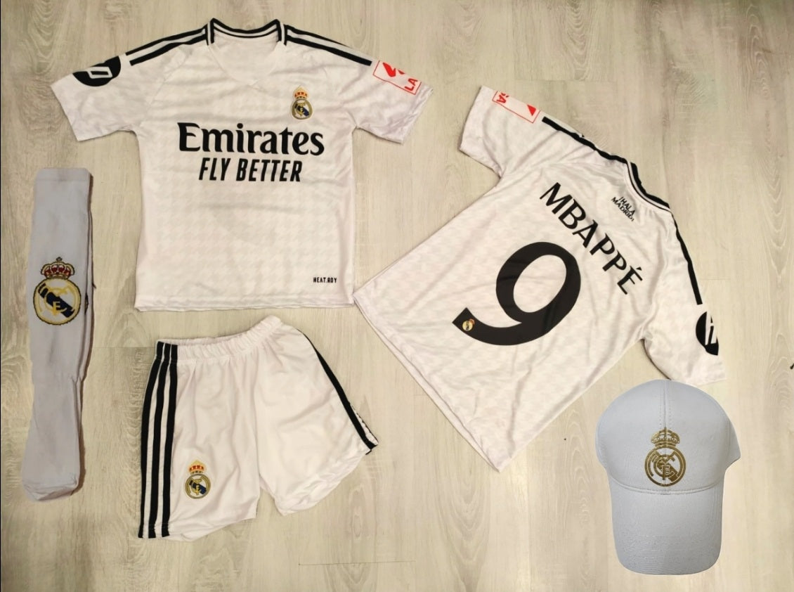 Детски футболен спортен екип с Шапка на  Реал Мадрид 9 Мбапе 2025