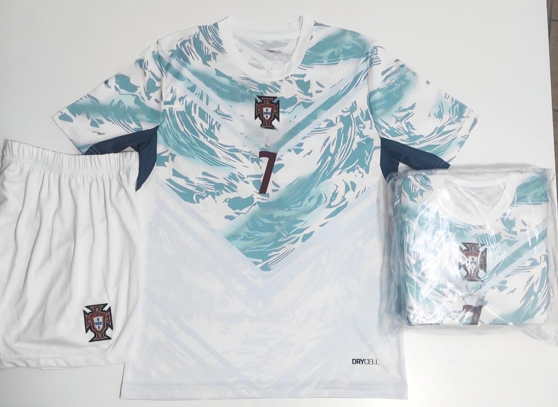 CR7 Детски спортен екип Португалия Роналдо 7, Бял футболен с чорапи PORTUGAL 2026