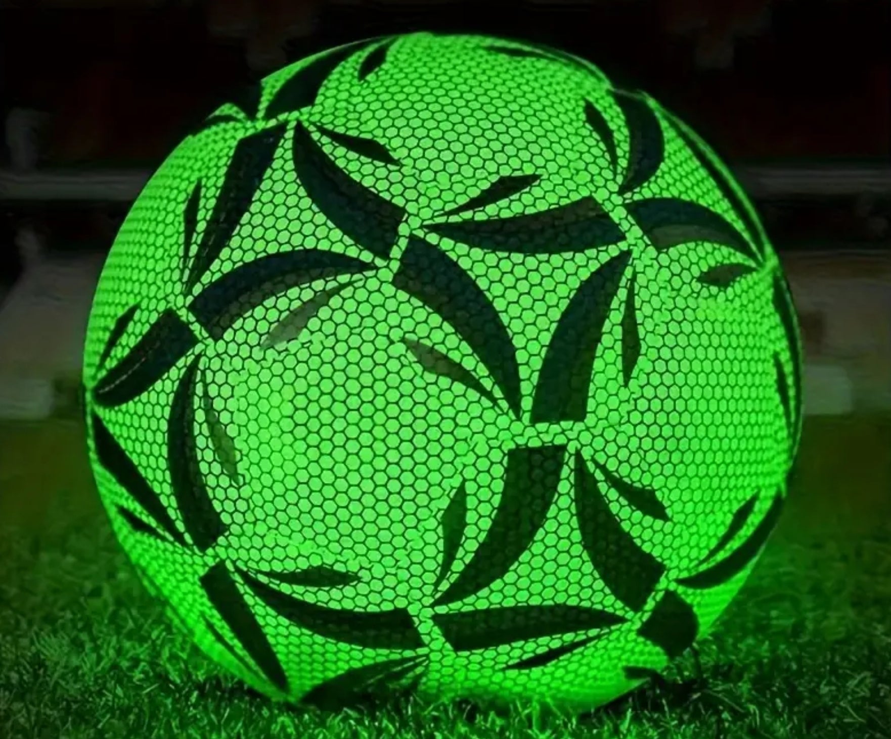 Светеща Футболна Топка Зелена Светеща в тъмното топка
